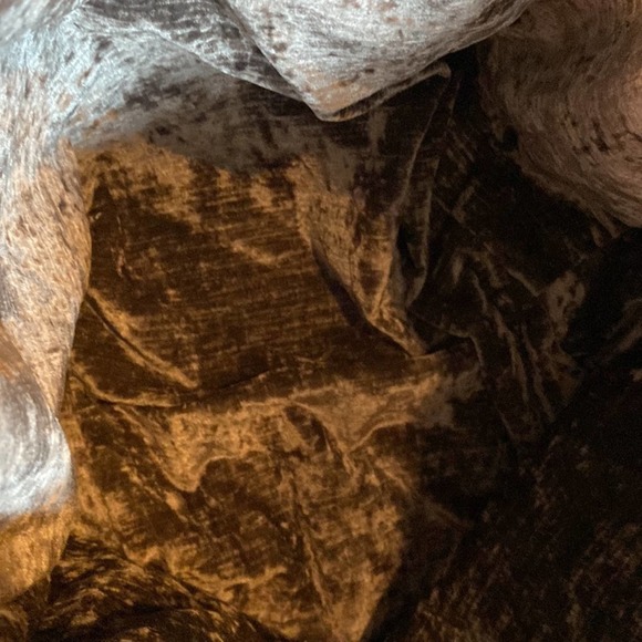 Shoppy Chic Purple & Tan Floral Carpet Bag Tote with Crushed Velvet Lining - Picture 8 of 9